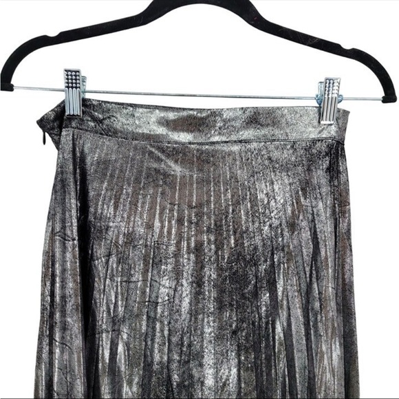 Romeo & Juliet couture midi pleated metallic distressed silver skirt Size med - Picture 2 of 12